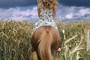 horsewoman-2707691_640